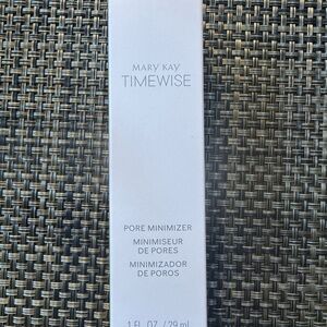 Mary Kay Pore Minimizer in White and Gray